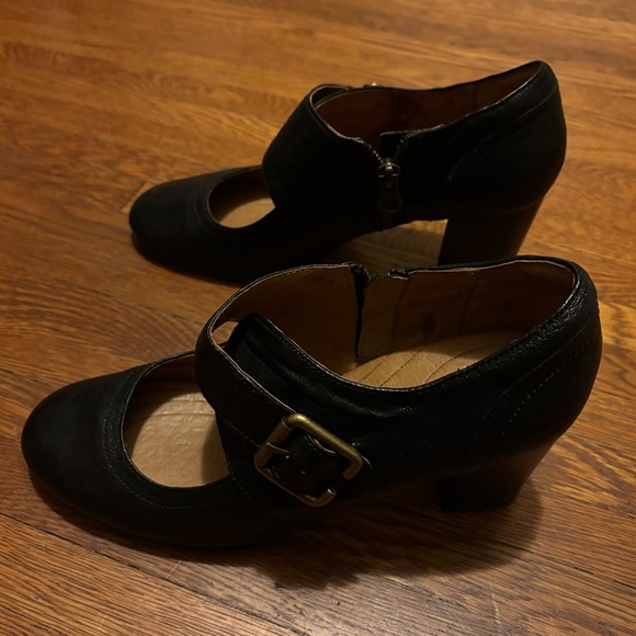 Clarks Black Leather Heels with Buckle - Picture 4 of 5